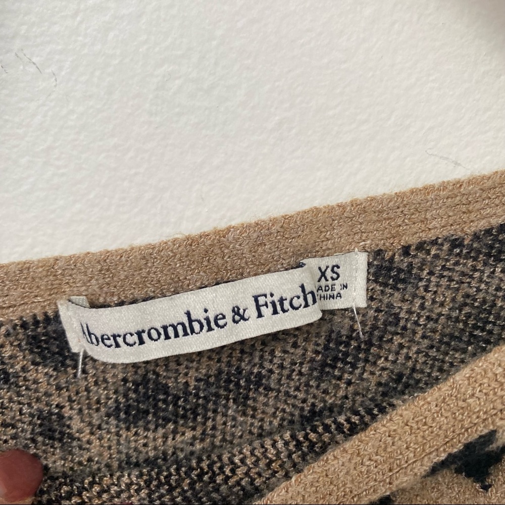 Abercrombie & Fitch | Cheetah V-neck Sweater Tank - Picture 4 of 7